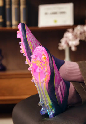 נעלי כדורגל עם חתימה לאמין ימאל